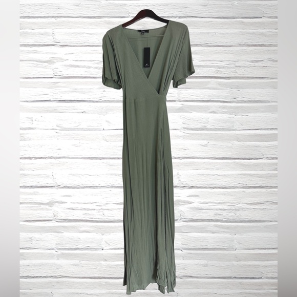 LULUS Much Obliged Washed Olive Green Wrap Maxi Dress
SIZE MEDIUM - Picture 2 of 5